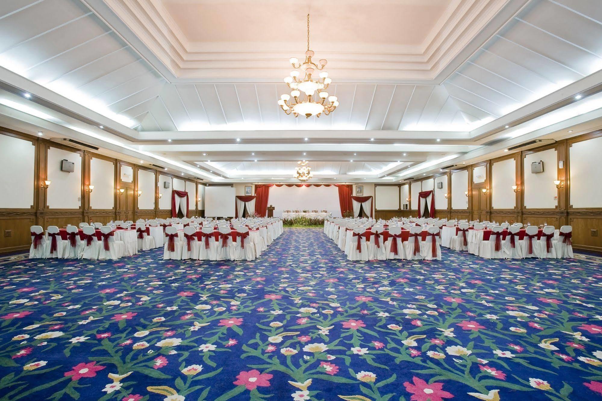 Grand Legi Hotel Mataram Exteriér fotografie