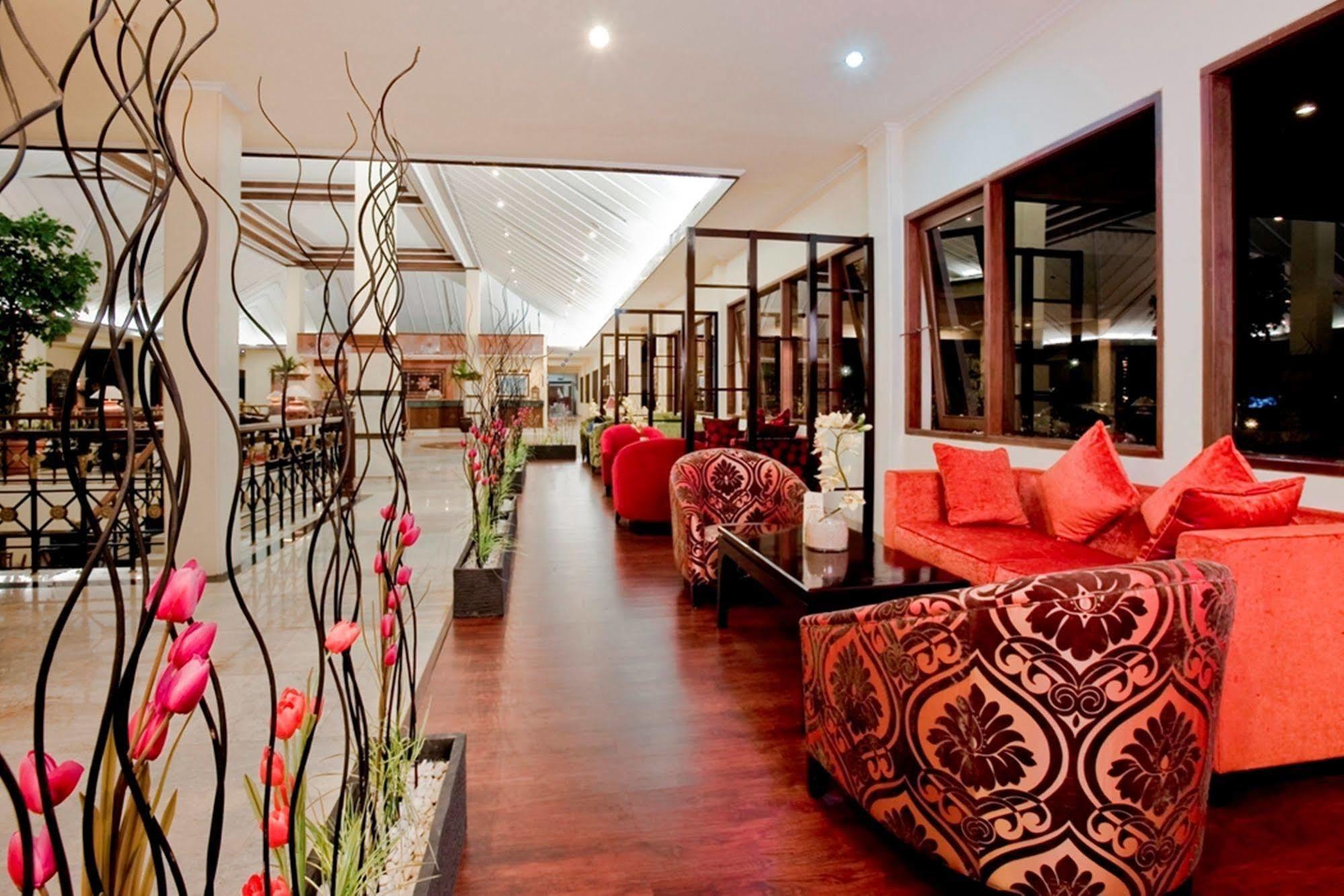 Grand Legi Hotel Mataram Exteriér fotografie
